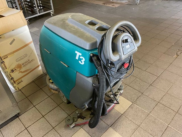 Tennat t3 zelfrijdende veeg- schrobmachine - afbeelding 4 van  9