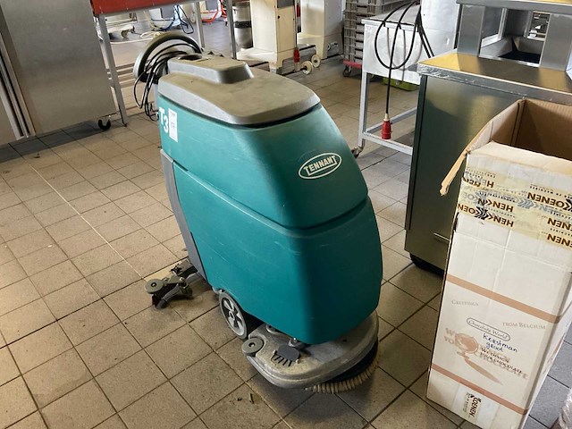 Tennat t3 zelfrijdende veeg- schrobmachine - afbeelding 5 van  9