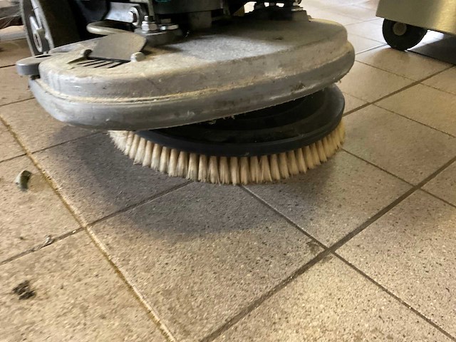 Tennat t3 zelfrijdende veeg- schrobmachine - afbeelding 6 van  9