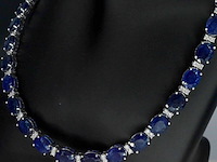 Tenniscollier met grote saffieren en natuurlijke diamanten - afbeelding 4 van  9