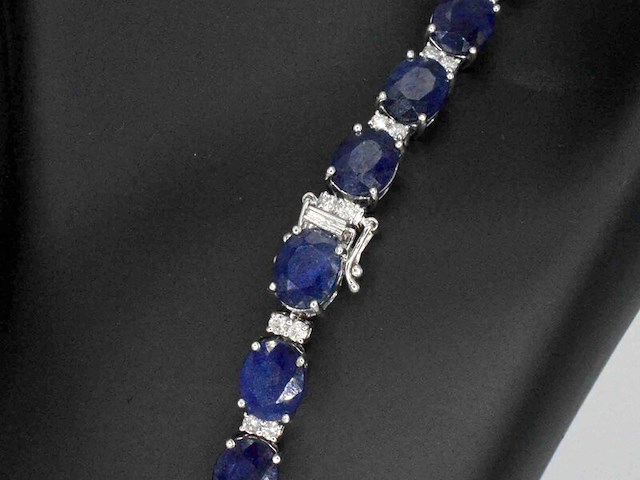 Tenniscollier met grote saffieren en natuurlijke diamanten - afbeelding 8 van  9