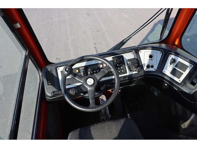 Terberg - 2011 - yt182 - 27.000kg trekvermogen - industriële trekker - afbeelding 5 van  10