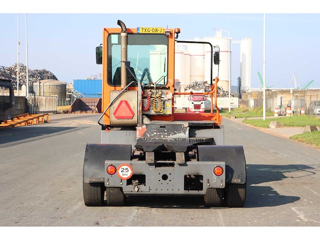 Terberg - 2011 - yt182 - 27.000kg trekvermogen - industriële trekker - afbeelding 4 van  10