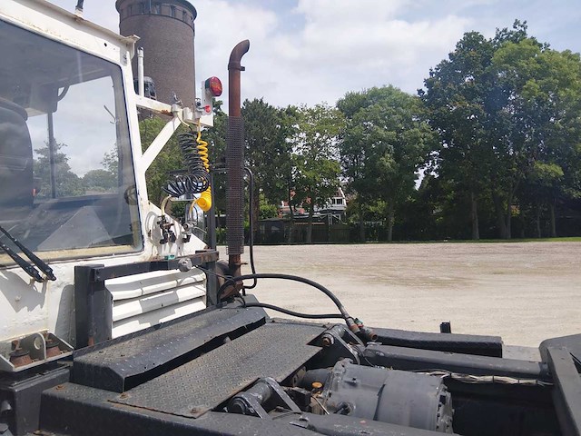 Terberg trt89 industriële trekker - afbeelding 10 van  10
