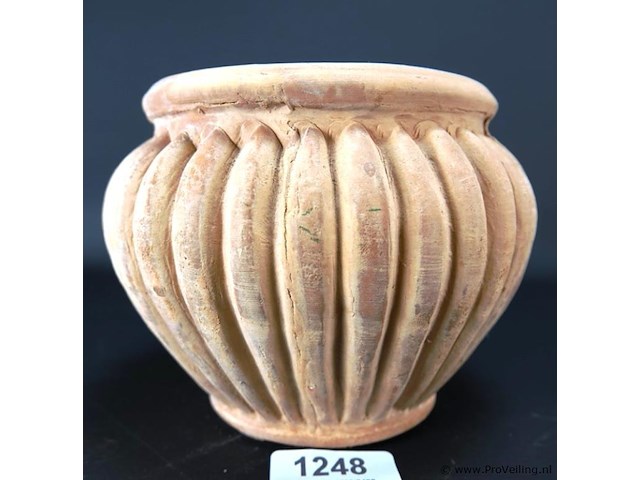 Terracotta pot - afbeelding 1 van  5