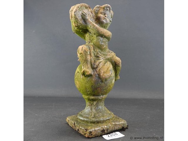 Terracotta putto op bol - afbeelding 2 van  5