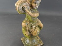 Terracotta putto op bol - afbeelding 3 van  5