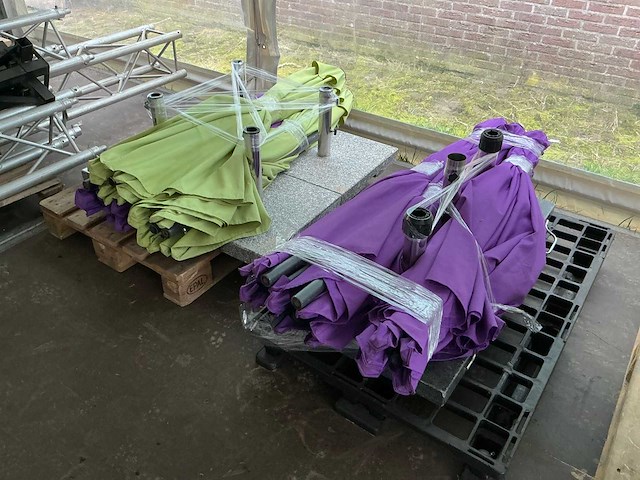 Terras parasol met voet (7x) - afbeelding 1 van  6