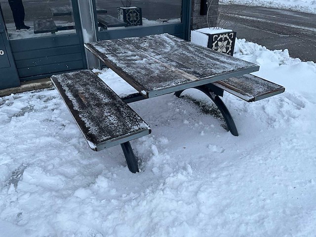 Terras tafel met zitbanken - afbeelding 1 van  4