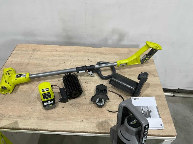 Terrasborstel en stofzuiger - afbeelding 3 van  7