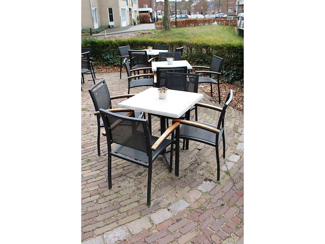 Terrasmeubilair bestaande uit zes tafels met afm. 70 x 70 cm en 24 aluminium stoelen. - afbeelding 2 van  3