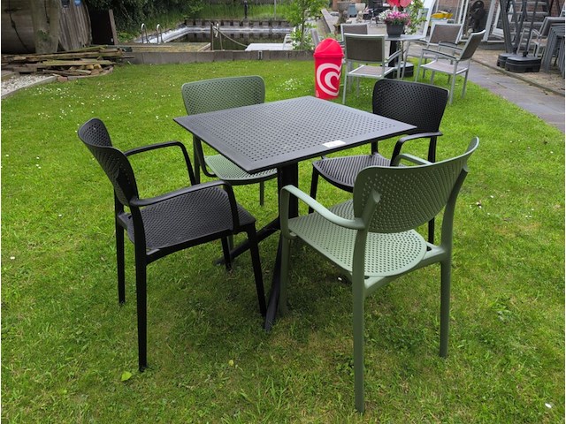 Terrasopstelling - afbeelding 1 van  4