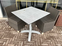 Terrasset bestaande uit 5 tafels en 10 stoelen - afbeelding 1 van  5