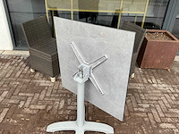 Terrasset bestaande uit 5 tafels en 10 stoelen - afbeelding 4 van  8