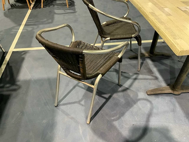 Terrastafel (3x) + 16 stoelen - afbeelding 7 van  7