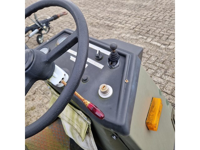 Terreintrekker, spijkstaal, 305, 1989 - afbeelding 4 van  26