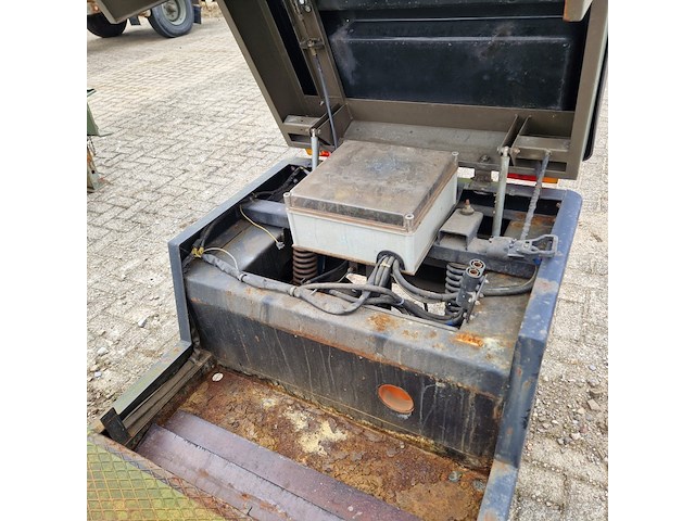 Terreintrekker, spijkstaal, 305, 1989 - afbeelding 19 van  26