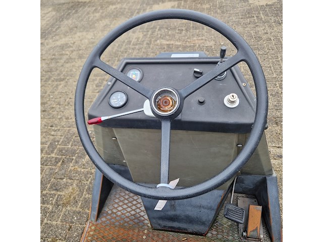 Terreintrekker, spijkstaal, 305, 1989 - afbeelding 7 van  39