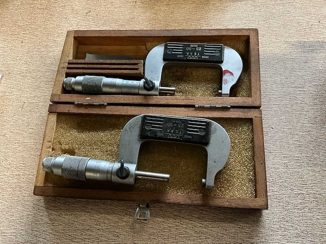 Tesa 25-50 buitenmaat micrometer (2x) - afbeelding 1 van  2