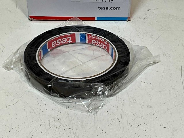 Tesa maskeertape 66mtr 12mm rood (12x) - afbeelding 2 van  3