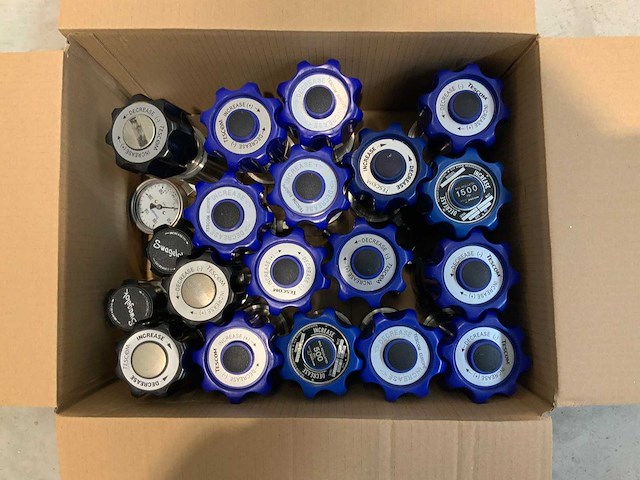 Tescom en swagelok - regelaars (19x) - afbeelding 1 van  2