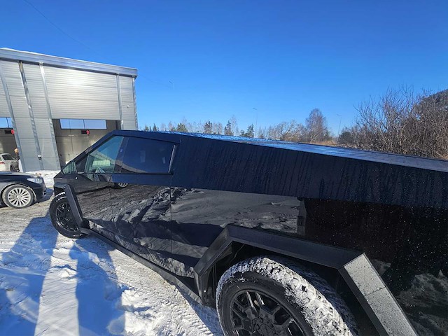 Tesla - 2024 - cybertruck - foundation model - personenauto - afbeelding 9 van  85
