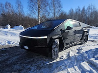 Tesla - 2024 - cybertruck - foundation model - personenauto