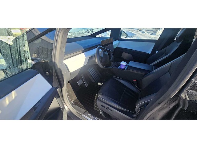 Tesla - 2024 - cybertruck - foundation model - personenauto - afbeelding 29 van  85