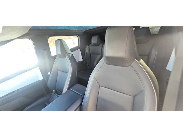 Tesla - 2024 - cybertruck - foundation model - personenauto - afbeelding 34 van  85