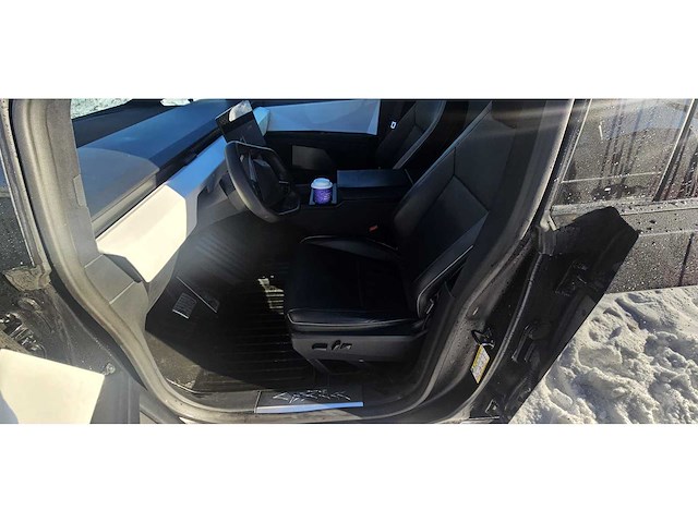 Tesla - 2024 - cybertruck - foundation model - personenauto - afbeelding 57 van  85