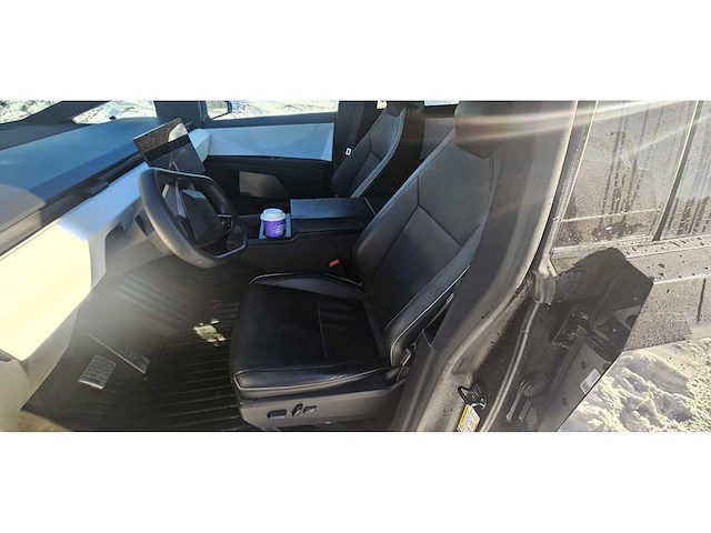 Tesla - 2024 - cybertruck - foundation model - personenauto - afbeelding 65 van  85