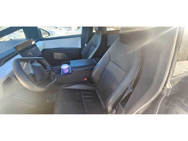 Tesla - 2024 - cybertruck - foundation model - personenauto - afbeelding 70 van  85