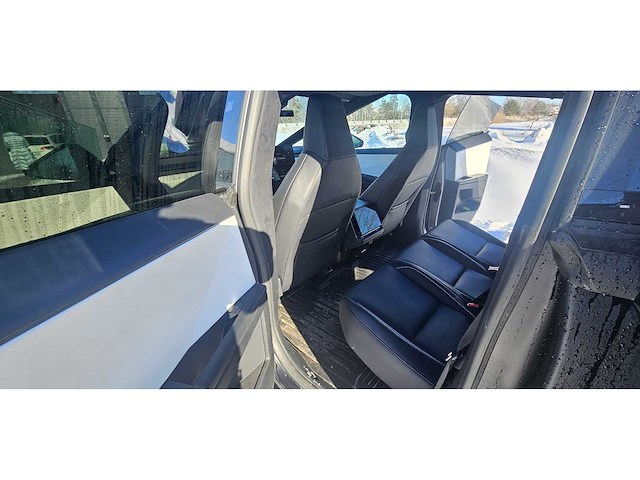 Tesla - 2024 - cybertruck - foundation model - personenauto - afbeelding 74 van  85