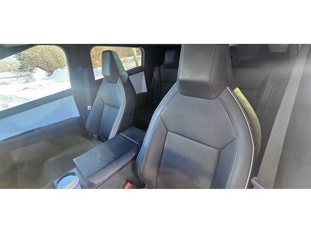 Tesla - 2024 - cybertruck - foundation model - personenauto - afbeelding 81 van  85