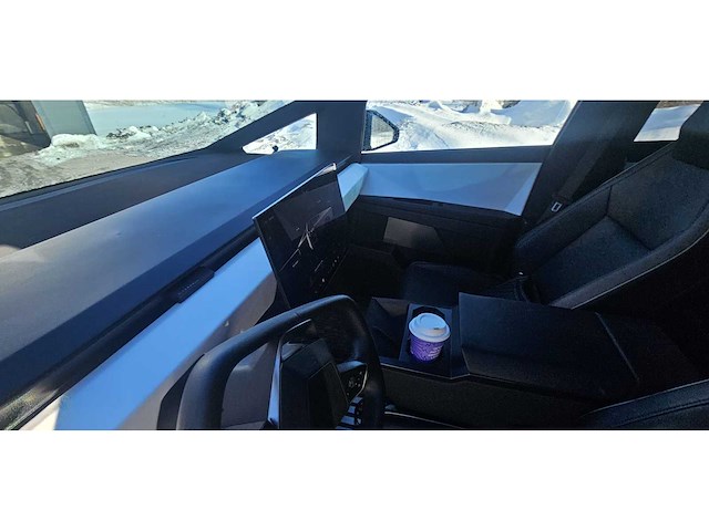 Tesla - 2024 - cybertruck - foundation model - personenauto - afbeelding 82 van  85