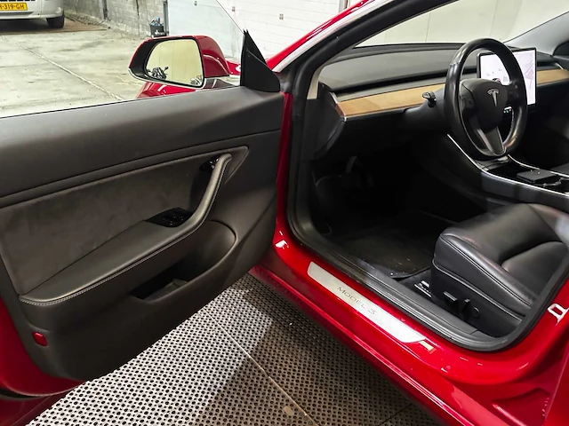Tesla - model 3 - long range awd 75kwh - car - 2019 - afbeelding 3 van  31