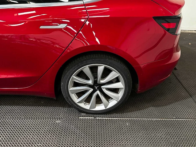 Tesla - model 3 - long range awd 75kwh - car - 2019 - afbeelding 18 van  31