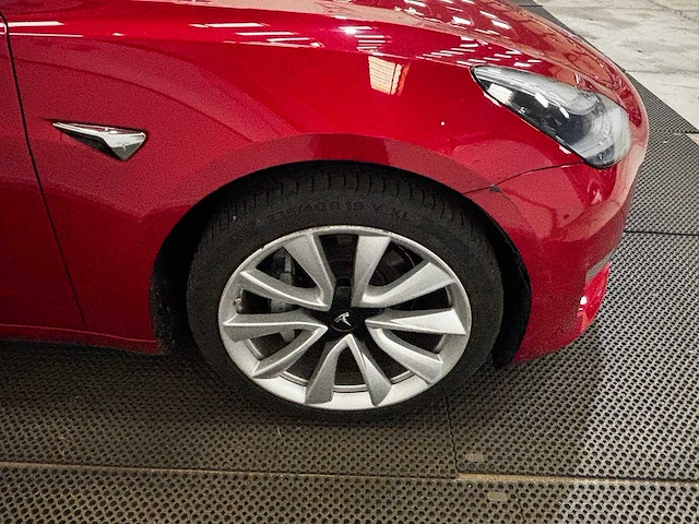 Tesla - model 3 - long range awd 75kwh - car - 2019 - afbeelding 19 van  31