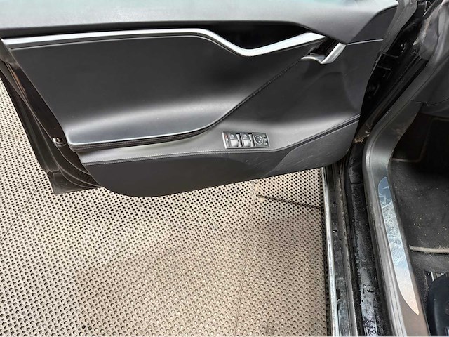 Tesla - model s - 75d - personenauto - 2018 - afbeelding 17 van  29