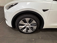 Tesla - model y - long range awd 75kwh - car - 2023 - afbeelding 5 van  33
