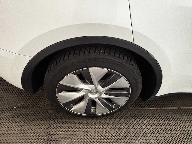 Tesla - model y - long range awd 75kwh - car - 2023 - afbeelding 7 van  33