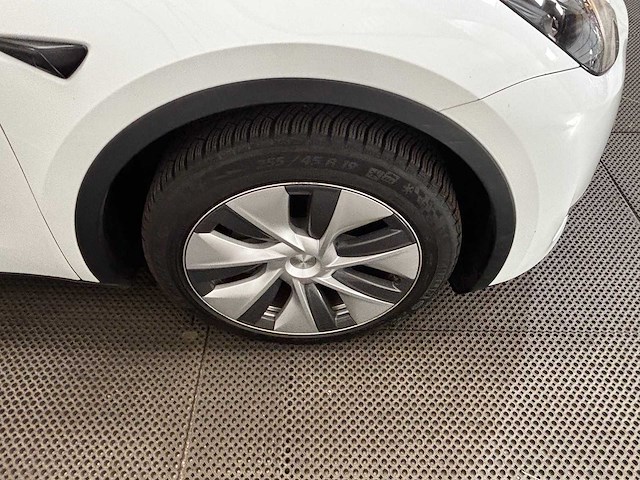Tesla - model y - long range awd 75kwh - car - 2023 - afbeelding 8 van  33