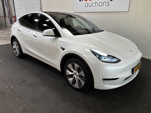 Tesla - model y - long range awd 75kwh - car - 2023 - afbeelding 17 van  33