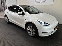Tesla - model y - long range awd 75kwh - car - 2023 - afbeelding 17 van  33