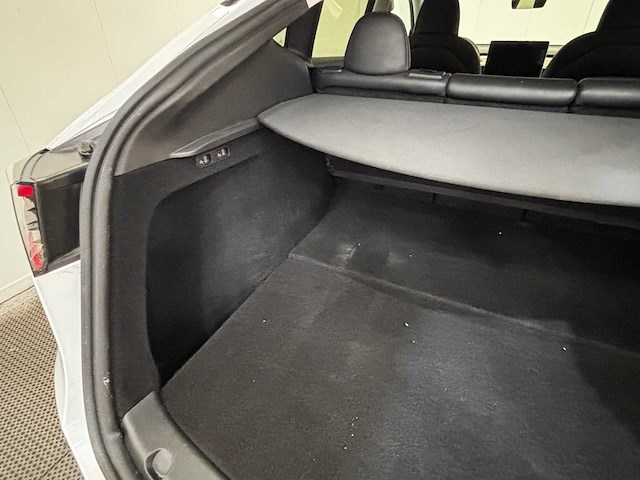 Tesla - model y - long range awd 75kwh - car - 2023 - afbeelding 20 van  33