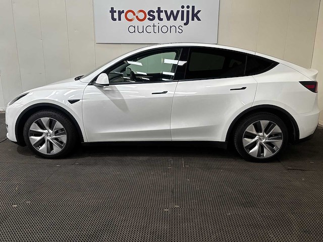 Tesla - model y - long range awd 75kwh - car - 2023 - afbeelding 11 van  33