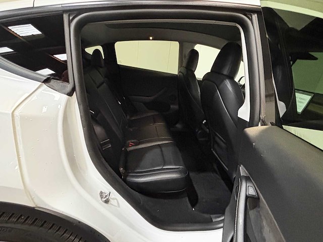 Tesla - model y - long range awd 75kwh - car - 2023 - afbeelding 24 van  33