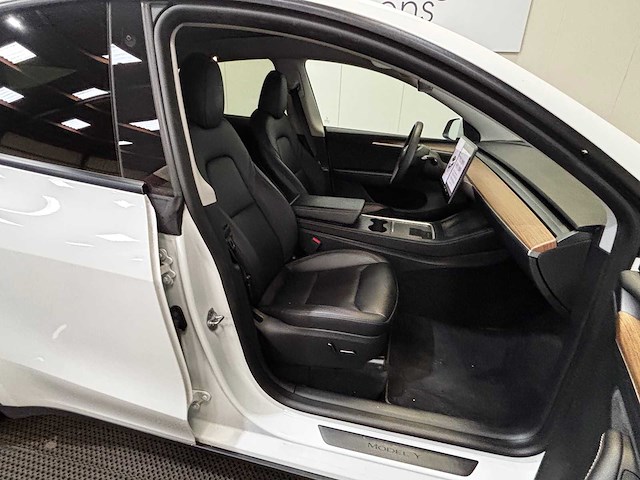 Tesla - model y - long range awd 75kwh - car - 2023 - afbeelding 26 van  33