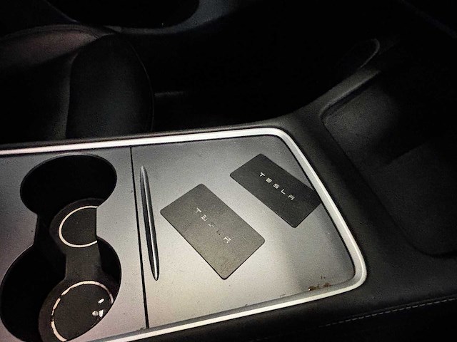 Tesla - model y - long range awd 75kwh - car - 2023 - afbeelding 27 van  33
