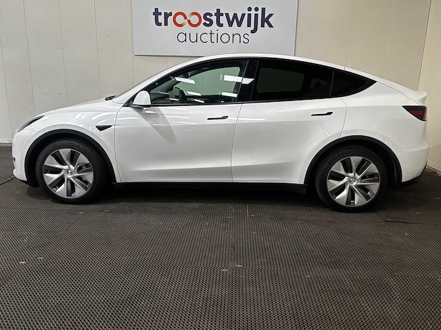 Tesla - model y - long range awd 75kwh - car - 2023 - afbeelding 22 van  33